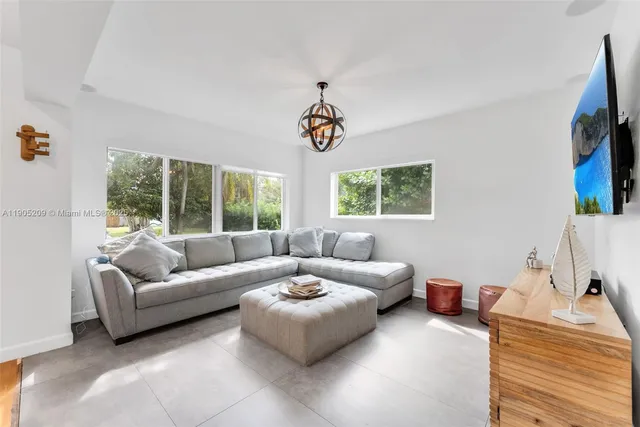 $1,549,000 | 971 Northeast 116th Street, Biscayne Park, FL 33161