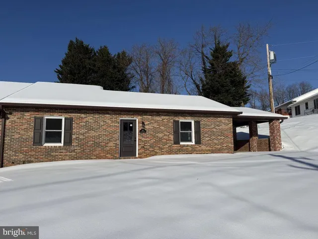 $389,900 | 607 Mt View Street, Front Royal, VA 22630