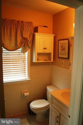 816 Trafalgar Road Towson, MD 21204 - Photo 3 of 29 Bath