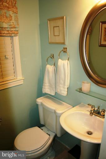 816 Trafalgar Road Towson, MD 21204 - Photo 22 of 29 Bath