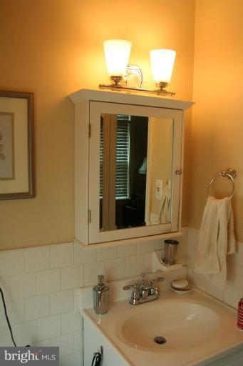 816 Trafalgar Road Towson, MD 21204 - Photo 28 of 29 Bath (Master)