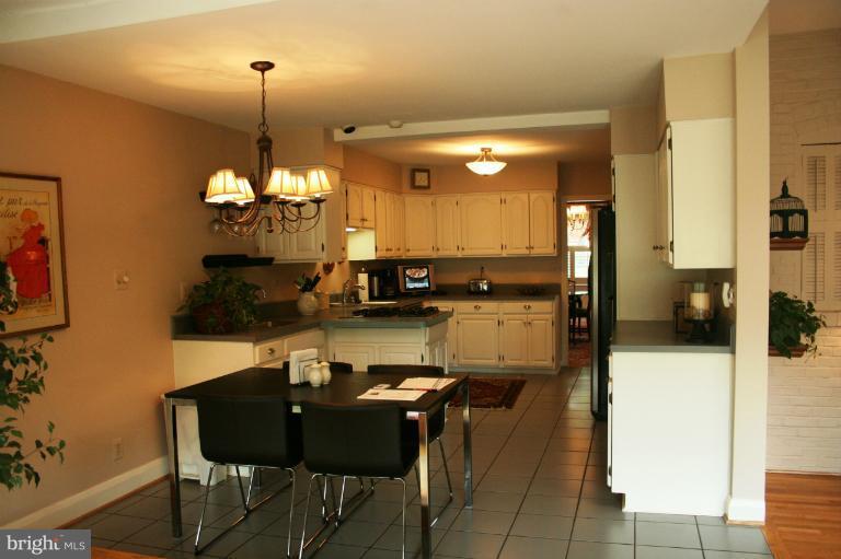 816 Trafalgar Road Towson, MD 21204 - Photo 5 of 29 Kitchen
