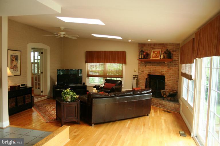816 Trafalgar Road Towson, MD 21204 - Photo 8 of 29 Family Room