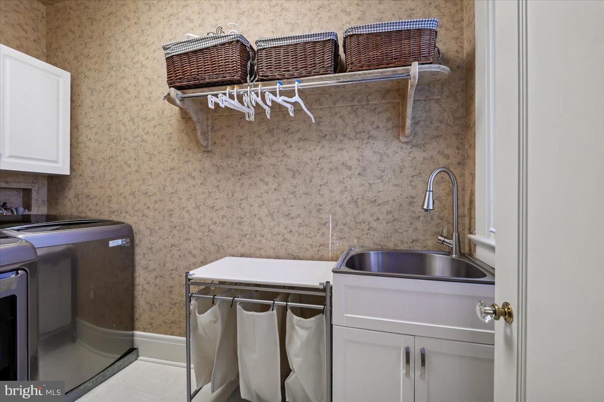 922 Rolandvue Road Baltimore, MD 21204 - Photo 60 of 89 a bathroom with a sink and a toilet