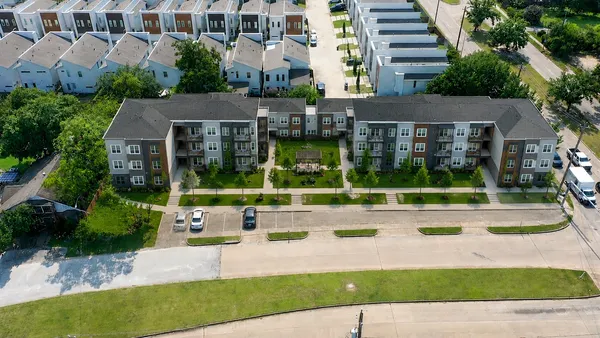 $850,000 | 5519 Rosslyn Road, Houston, TX 77091