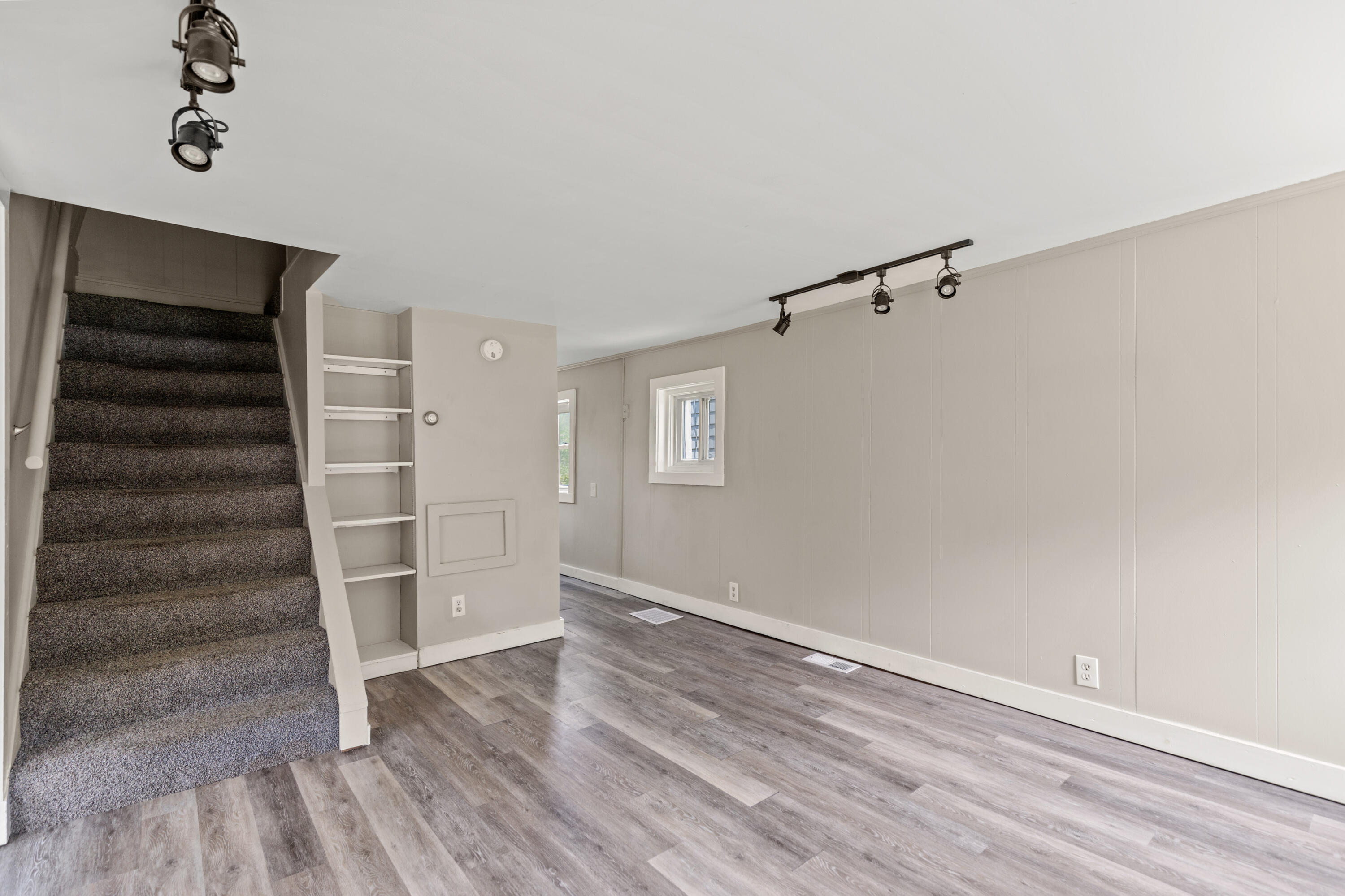 18 Pollard Avenue Brunswick, ME 04011 - Photo 11 of 37 18 Pollard Brunswick-004