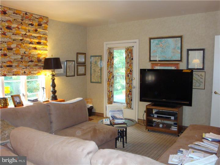 1616 Hill Road Reading, PA 19602 - Photo 11 of 22 Family Room