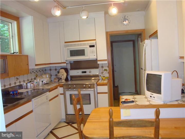 1616 Hill Road Reading, PA 19602 - Photo 16 of 22 Kitchen