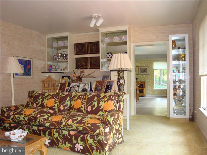 1616 Hill Road Reading, PA 19602 - Photo 7 of 22 Living Room