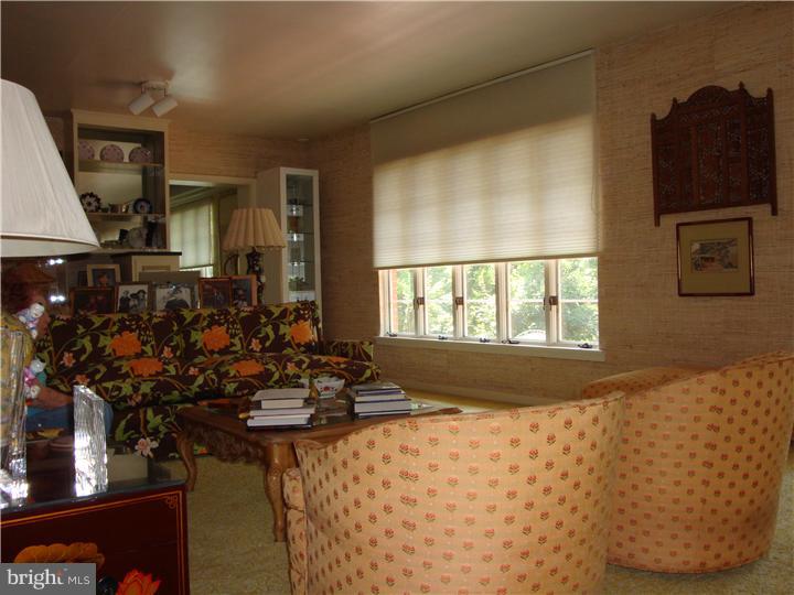 1616 Hill Road Reading, PA 19602 - Photo 8 of 22 Living Room
