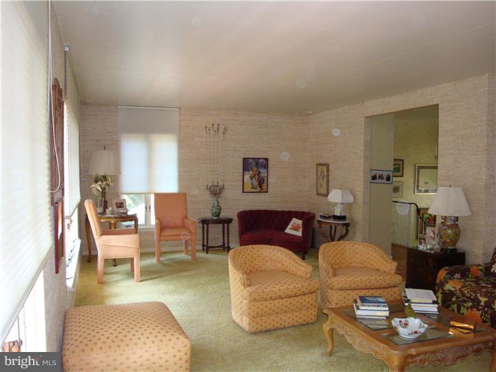 1616 Hill Road Reading, PA 19602 - Photo 9 of 22 Living Room