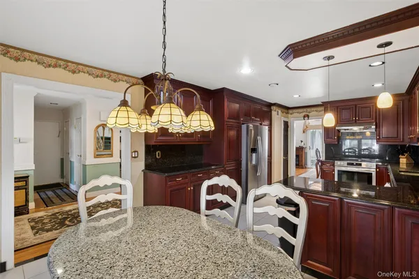 $1,399,000 | 25 Fairway Circle South, Manhasset, NY 11030