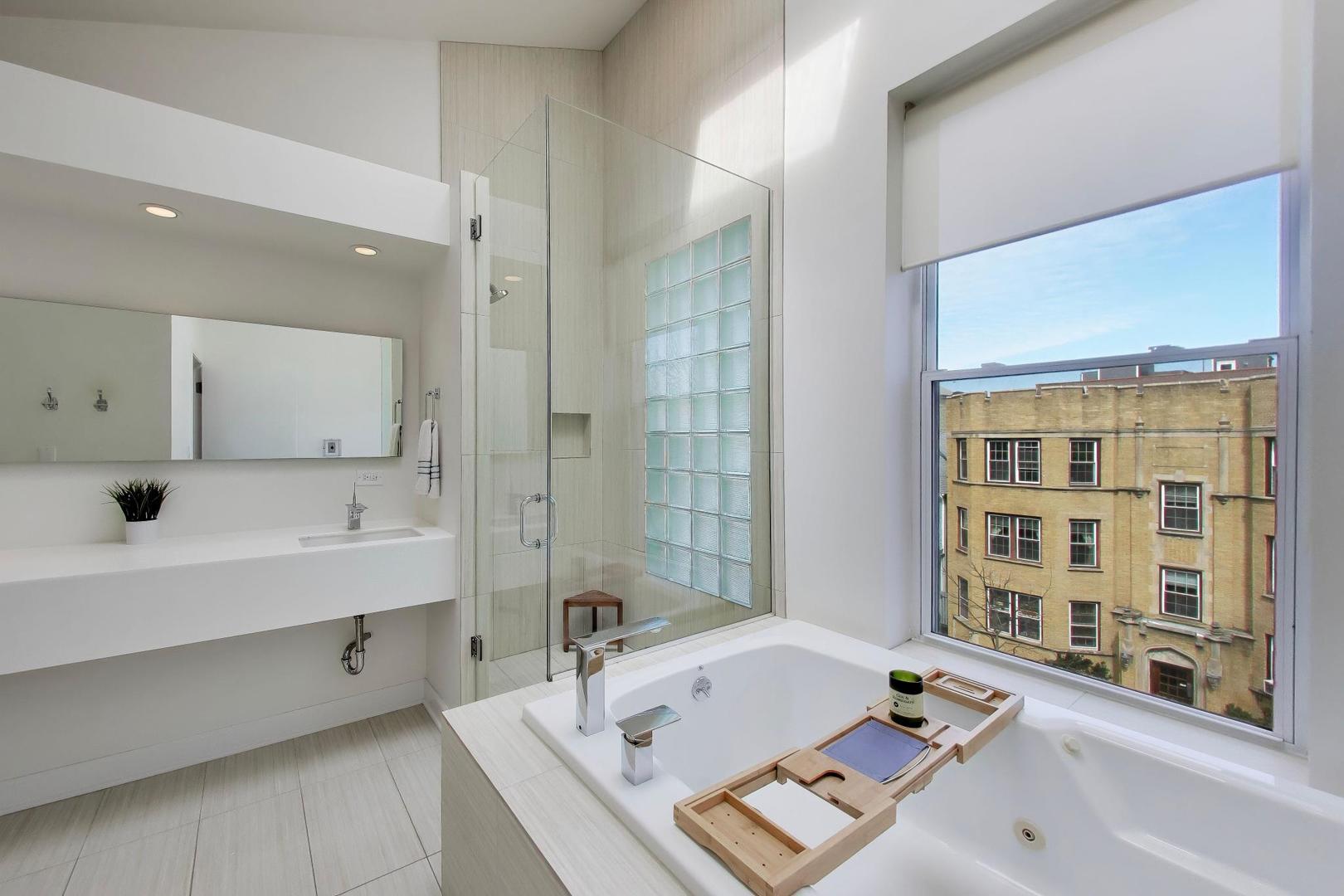 643 West Melrose Street, Unit 3 Chicago, IL 60657 - Photo 17 of 25