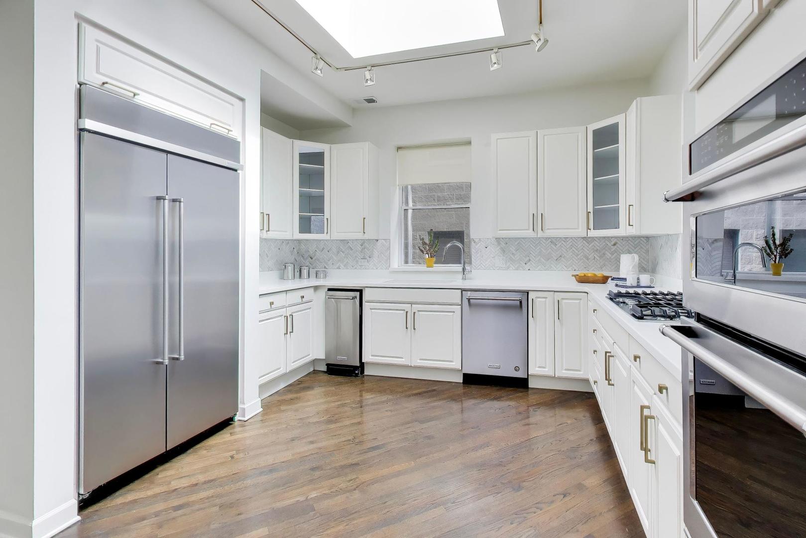 643 West Melrose Street, Unit 3 Chicago, IL 60657 - Photo 8 of 25