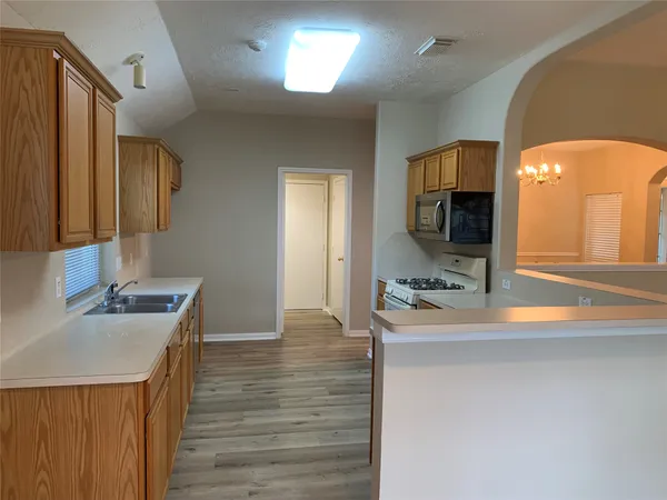 $2,050 | 3611 Stratford Town Lane, Sugar Land, TX 77498