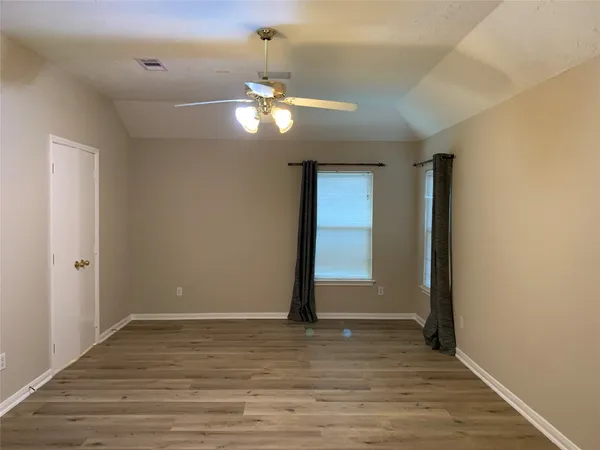 $2,050 | 3611 Stratford Town Lane, Sugar Land, TX 77498