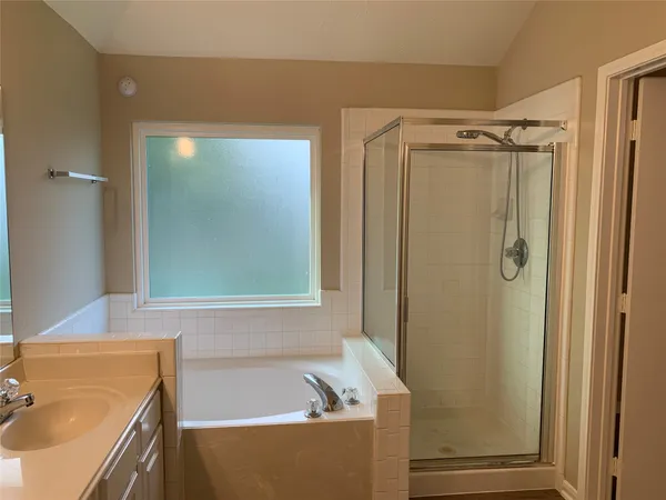 $2,050 | 3611 Stratford Town Lane, Sugar Land, TX 77498