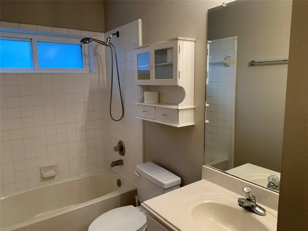 $2,050 | 3611 Stratford Town Lane, Sugar Land, TX 77498