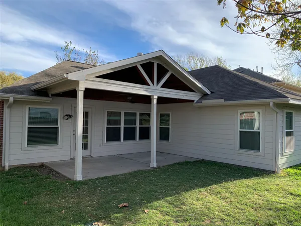$2,050 | 3611 Stratford Town Lane, Sugar Land, TX 77498