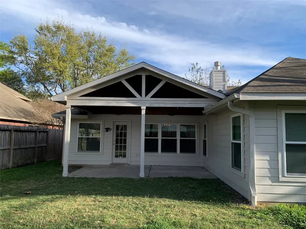 $2,050 | 3611 Stratford Town Lane, Sugar Land, TX 77498