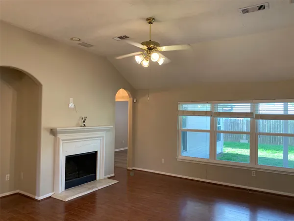 $2,050 | 3611 Stratford Town Lane, Sugar Land, TX 77498