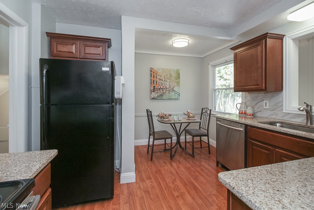 4029 Corwin Road Cleveland, OH 44121 - Photo 16 of 33