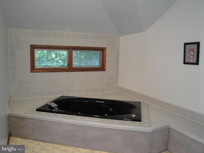 17003 Barn Ridge Drive Silver Spring, MD 20906 - Photo 14 of 30 Master Bath