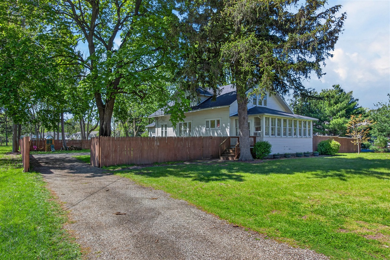 1536 E Nickerson Ct  