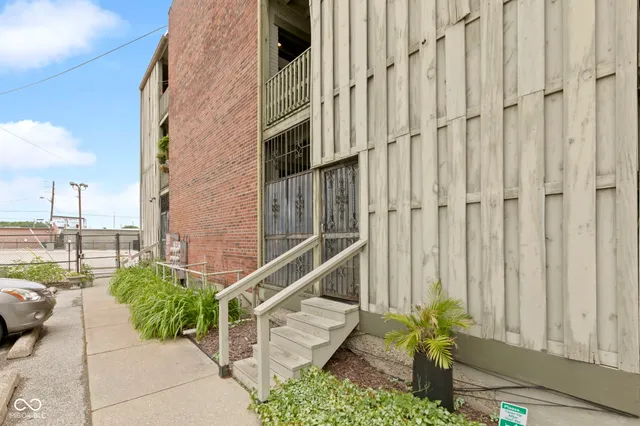 $200,000 | 108 East St Clair Street, Unit E, Indianapolis, IN 46204