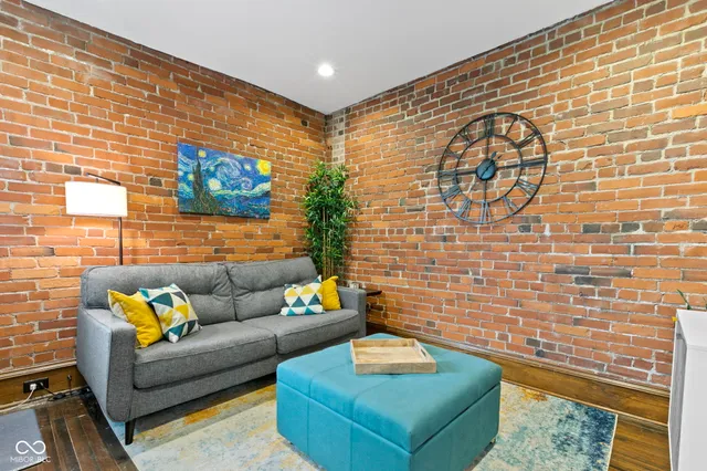 $200,000 | 108 East St Clair Street, Unit E, Indianapolis, IN 46204