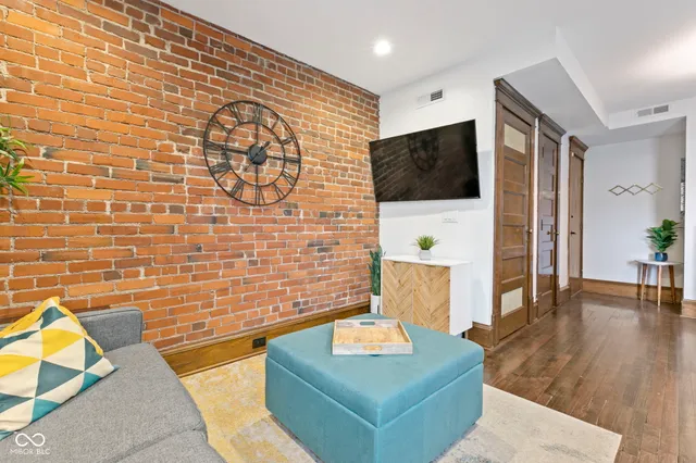 $200,000 | 108 East St Clair Street, Unit E, Indianapolis, IN 46204