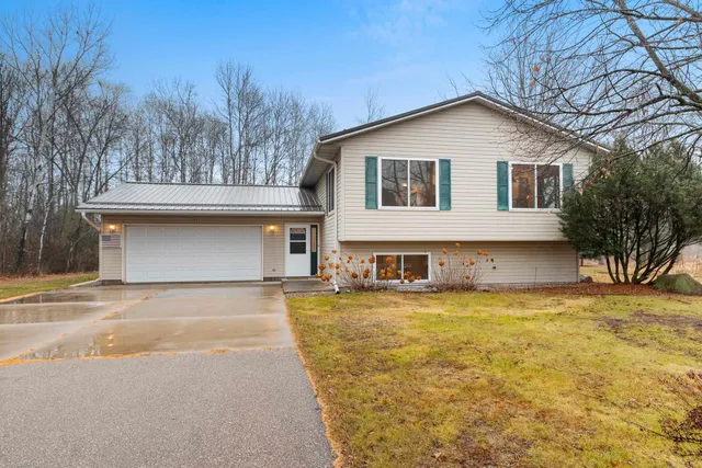 $264,900 | 920 Hoffman Street, Gresham, WI 54128