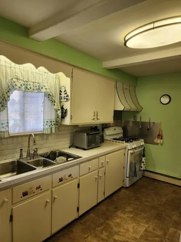 $129,000 | 536 Old Glen Avenue, Berlin, NH 03570