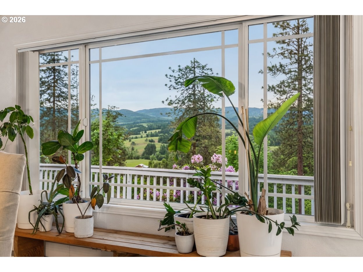 89093 Marcola Road Springfield, OR 97478 - Photo 15 of 25 a view of a balcony with chairs