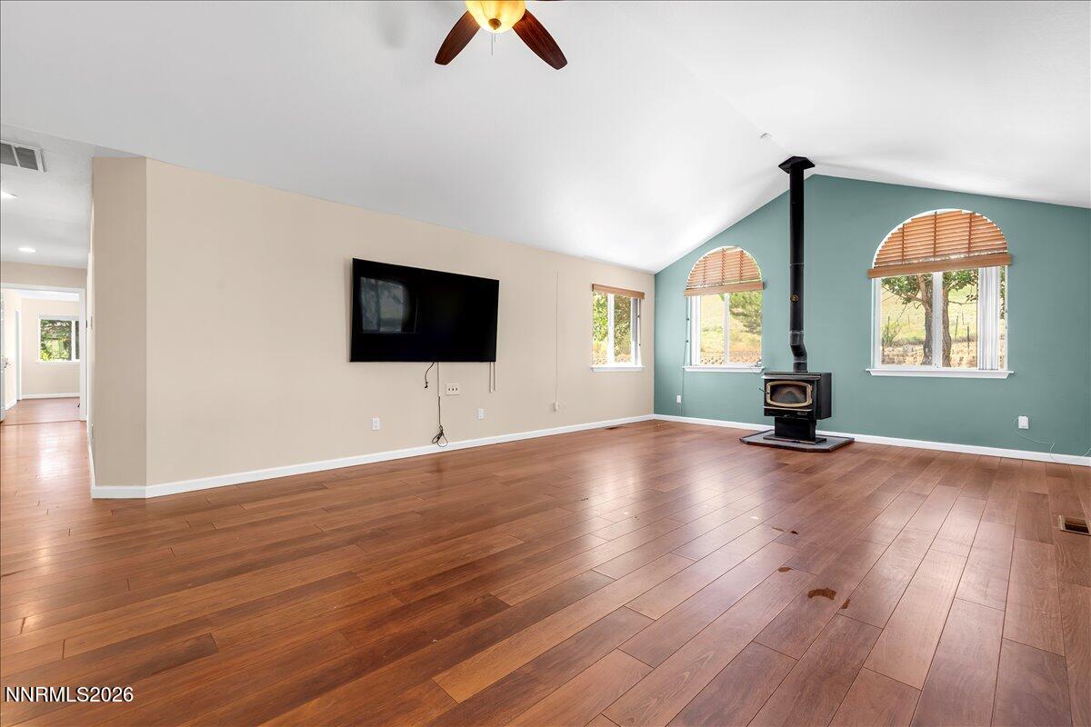 905 Thoroughbred Circle Reno, NV 89508 - Photo 14 of 71 Living Room