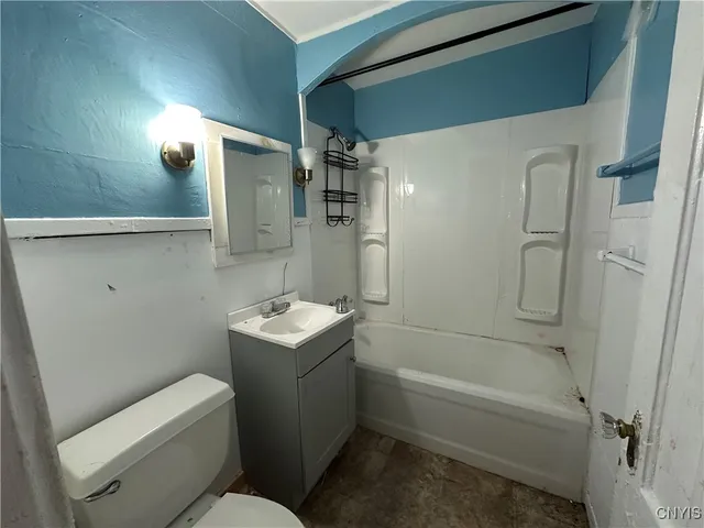 $250,000 | 63 East Utica Street, Oswego, NY 13126