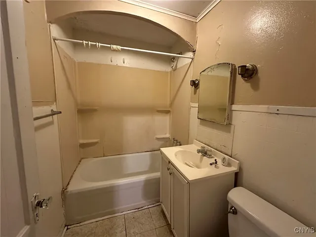 $250,000 | 63 East Utica Street, Oswego, NY 13126