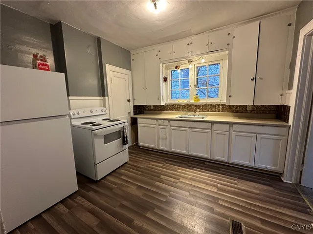 $250,000 | 63 East Utica Street, Oswego, NY 13126