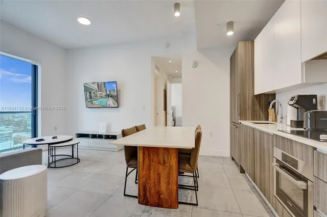 $790,000 | 239 Southwest 9th Street, Unit 2203, Miami, FL 33130