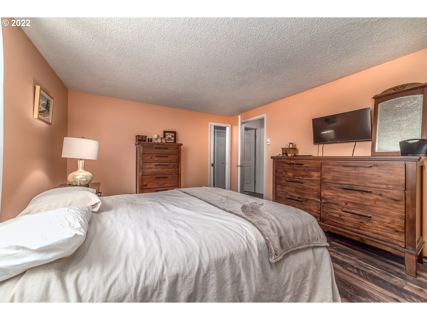 6520 E Street Springfield, OR 97478 - Photo 19 of 32 a bedroom with a bed and dresser
