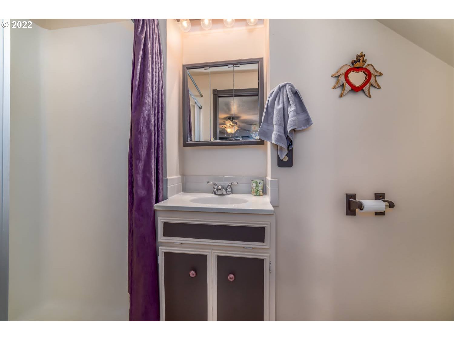 6520 E Street Springfield, OR 97478 - Photo 23 of 32 a bathroom with a sink and a mirror