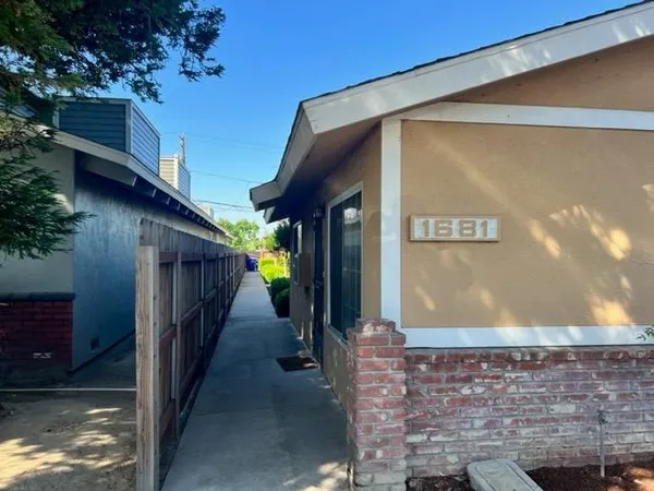 $1,600 | 1681 Marion Street, Unit B, Kingsburg, CA 93631