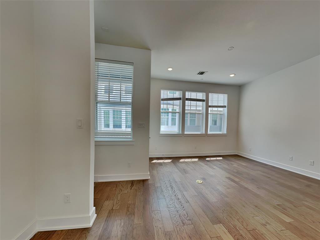 645 North Tyler Street, Unit 302 Dallas, TX 75208 - Photo 2 of 18