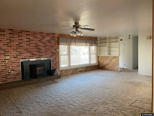 $220,000 | 1233 West Jeffers Drive, Rawlins, WY 82301