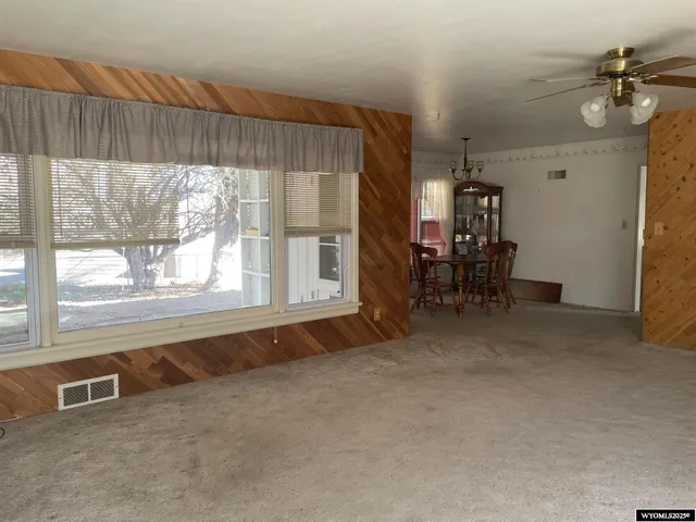 $220,000 | 1233 West Jeffers Drive, Rawlins, WY 82301