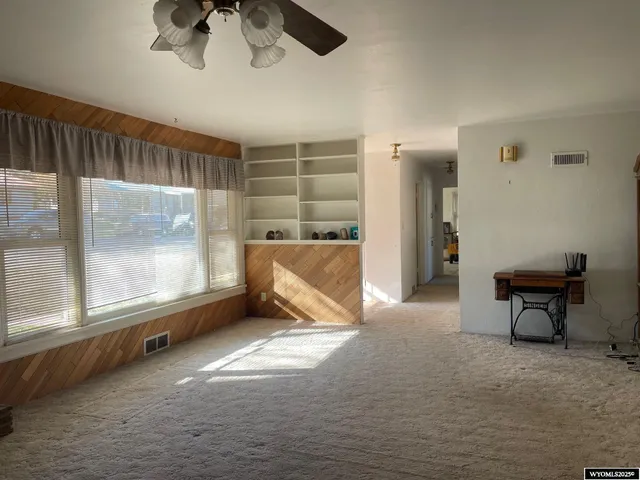 $220,000 | 1233 West Jeffers Drive, Rawlins, WY 82301