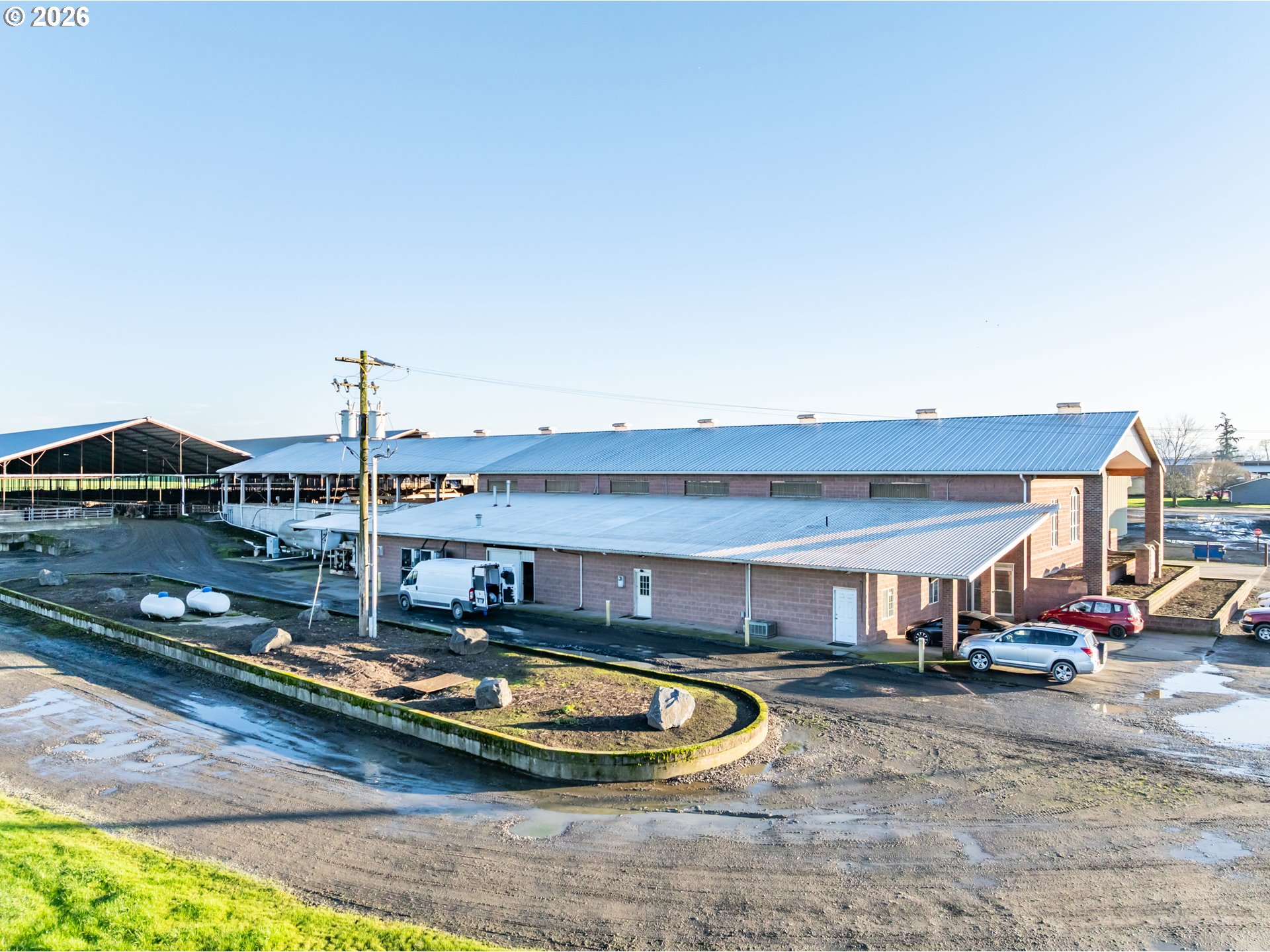 35725 Engel Road Southeast Albany, OR 97322 - Photo 12 of 38 a view of a pool with a yard