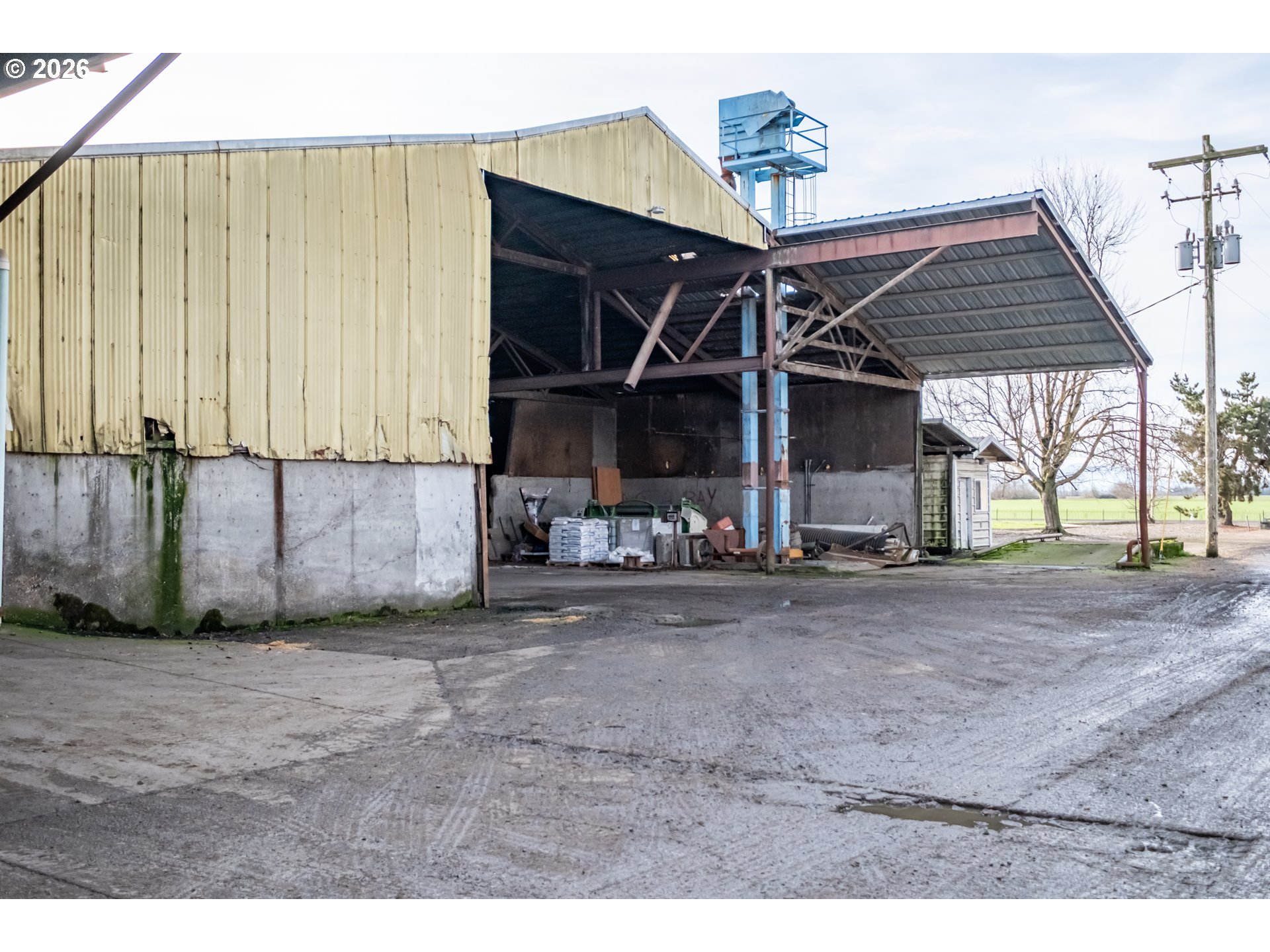 35725 Engel Road Southeast Albany, OR 97322 - Photo 31 of 38 an empty room with wooden floor and windows