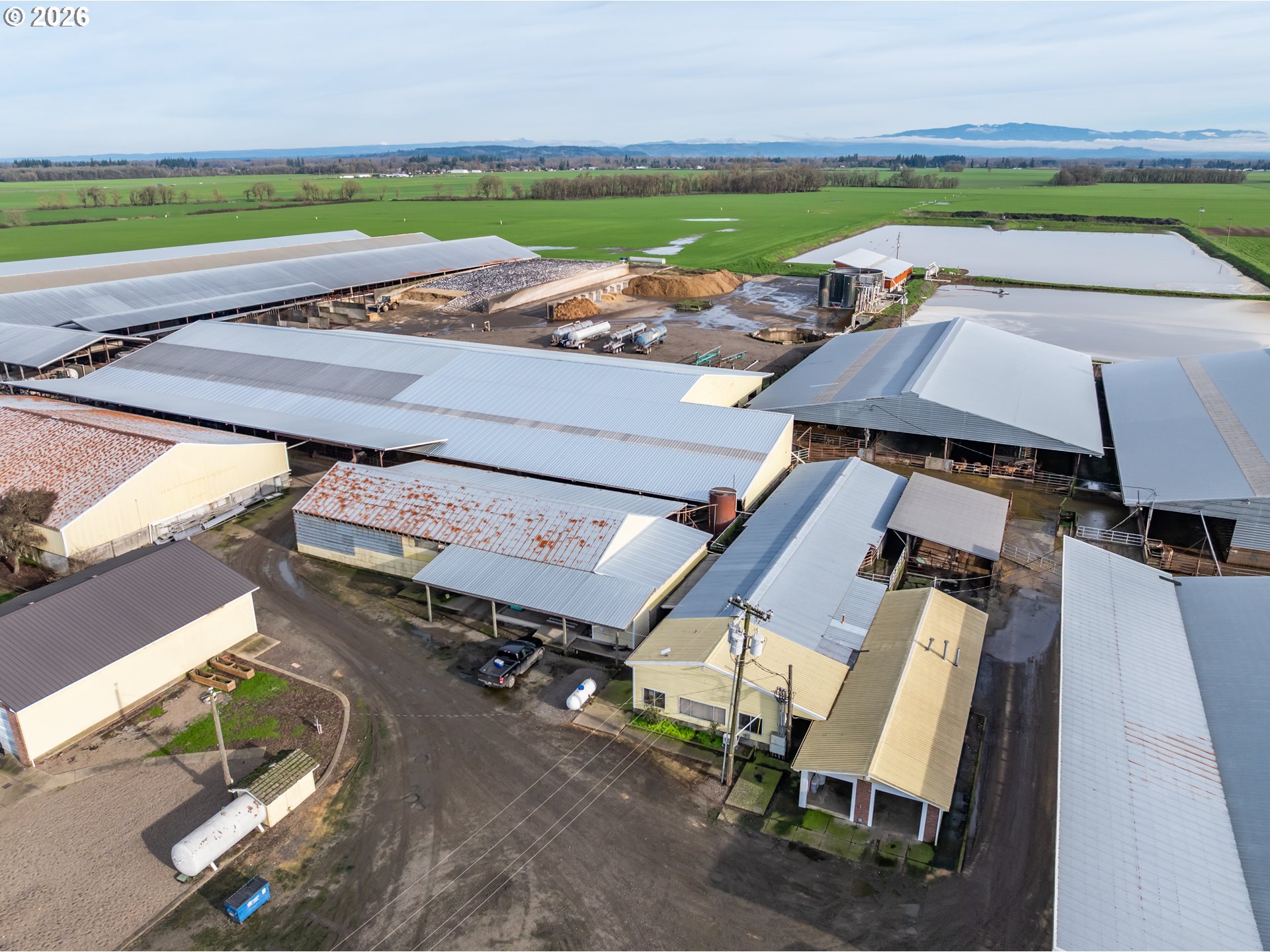 35725 Engel Road Southeast Albany, OR 97322 - Photo 37 of 38 a view of an outdoor space and swimming pool
