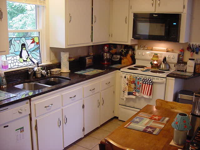 324 Scott Road Cumberland, RI 02864 - Photo 4 of 16 Kitchen